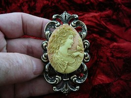(CL17-3) Lacy LADY woman BIRD peach + ivory CAMEO Pin Pendant Jewelry brooch - £27.08 GBP