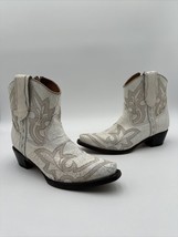 NWOB Circle G Women&#39;s Pearl Embroidered Ankle Bootie White Size 7 M - £73.93 GBP