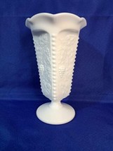 Vintage Westmoreland Milk Glass 9&quot; Tall 3D Grapevine Vase - £37.36 GBP