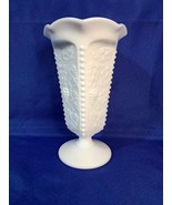 Vintage Westmoreland Milk Glass 9&quot; Tall 3D Grapevine Vase - £36.76 GBP