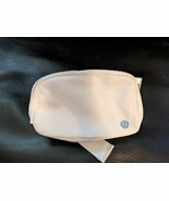 Lululemon Everywhere Belt Bag 1L Bianco Opale - $35.05 CAD