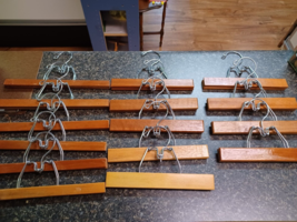 Vtg Lot of 15 Wood Pant Skirt Hangers Clamping Clip 2 Styles - £39.65 GBP