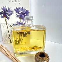 Rosy Rings Botanical Reed Diffuser Beach Daisy 10 Reeds New in Box - $99.00