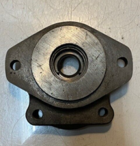 Lynch DB-1685-3 Hydraulic Gear Pump Shaft End Cover Flange Plate 52mm Bore - $84.59
