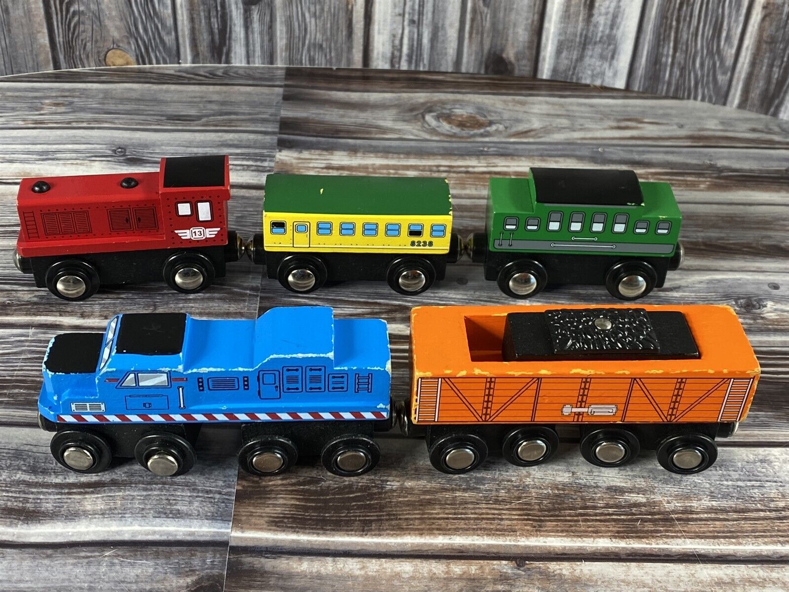 Lot of 5 Wooden Magnetic Train Cars - Compatible w/ Brio & Thomas  - £9.13 GBP