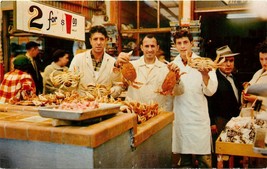 Chrome Postcard CA J105 San Francisco Fishermans Wharf Cooks Holding up Crabs - £2.67 GBP