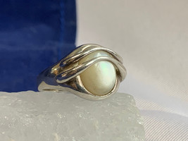 Sterling Silver Ring 7.58g Fine Jewelry Size 9 Band White Cabochon Stone - £23.44 GBP