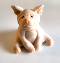 Vintage 2000 Quarry Critters PETUNIA Sitting Pig 3&quot; high - $11.99