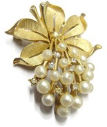 Crown Trifari Vintage Brooch Costume Jewelry Gold Tone Imitation Pearls - £79.32 GBP