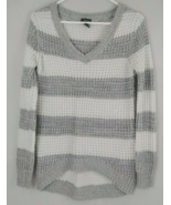 Rue 21 Women&#39;s Hi Low Gray &amp; White Striped Open Knit Sweater Size Medium - $274.31 MXN
