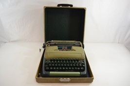 Smith-Corona for Eaton&#39;s de Luxe Green Key Typewriter 1956 Portable w/ Case - £94.95 GBP