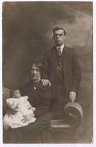 Postcard People Young Couple With Child - £3.24 GBP