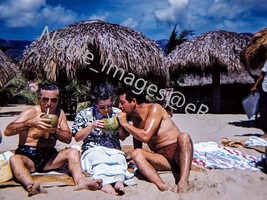 1955 Beach Scene 2 Men Woman Exotic Drinks Hawaii Red Kodachrome 35mm Slide - £8.31 GBP
