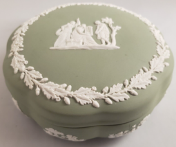 Wedgwood Jasperware Large Round Scalloped Candy Box Cream Color on Celadon - £44.84 GBP