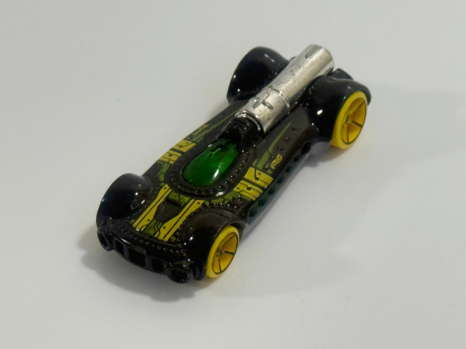 2010 HOT WHEELS RETRO-ACTIVE BLACK 1:64 DIECAST 3&quot; RACE CAR WITH YELLOW ... - $2.96