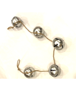 Christmas Sleigh Bell Garland Silver Metal 4" Diameter Bells on Twine 56" - €20,23 EUR