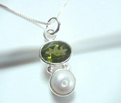 Very Small Faceted Peridot and Cultured Pearl 925 Sterling Silver Pendant a208h - £12.21 GBP