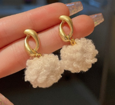 gold cross wrap hairball pendant style with cute hairball studs plush - €17,32 EUR