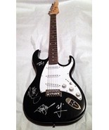 MOTLEY CRUE  signed  AUTOGRAPHED  new  GUITAR  *proof - $16,768.58 MXN