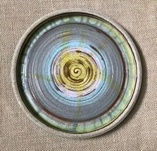 Rustic Earth Tones Signed Art Pottery Grooved Deep Dish 7.5 Inch Plate Dish - $29.70