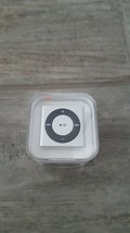 Silver Apple iPod Shuffle 4th Gen, 2GB, MKMG2LL/A (Worldwide Shipping) - £124.59 GBP