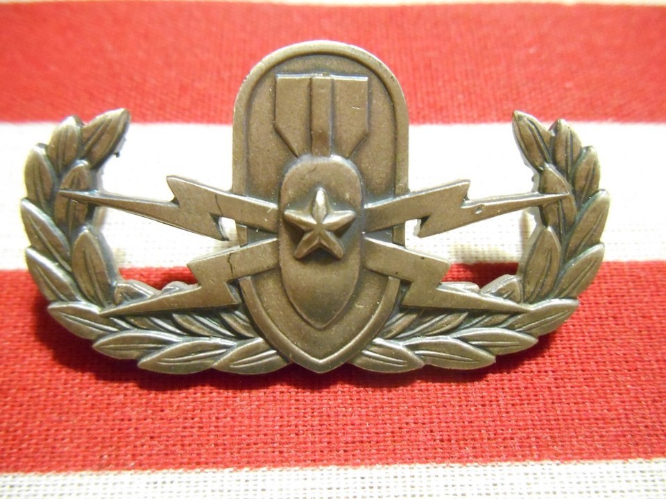 US  EOD EXPLOSIVE ORDNANCE DISPOSAL SENIOR QUALIFICATION BADGE REG SIZE - $6.93