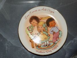 Vintage Avon Mother's day Porcelain Plate Love comes in all sizes 1984 - $22.25