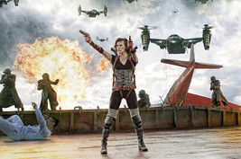 Milla Jovovich 11x17  Poster Resident Evil Retribution firing guns helicopter - $17.99