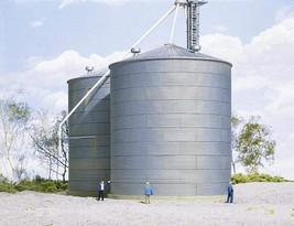 Walthers Cornerstone HO Scale Big Grain Storage Bin Structure Kit - $38.44