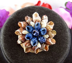 SEASHELL PIN Vintage Brooch Handcrafted Sea Shells Blue &amp; Natural Round  - £10.17 GBP