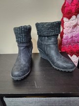 Muk Luks Women&#39;s Georgia Knit Distressed Wedge Buckle Strap Ankle Boots Size 10 - $16.36