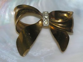 Vintage Large Dimension Goldtone Ribbon Bow with Clear Rhinestone Accent Pin - £4.63 GBP