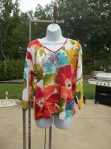 CHICOS VIBRANT FLORAL KNIT TOP 1 - $11.99