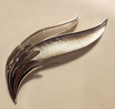 CROWN TRIFARI Brooch Pin Brushed Silver Tone Leaf Design 3&quot; Tall Vintage... - £23.47 GBP