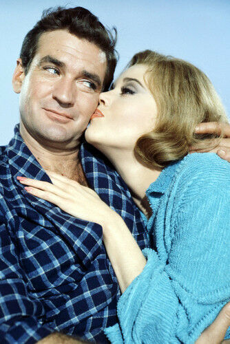 Rod Taylor Jane Fonda kissing Sunday in New York 11x17 Mini Poster - $12.99