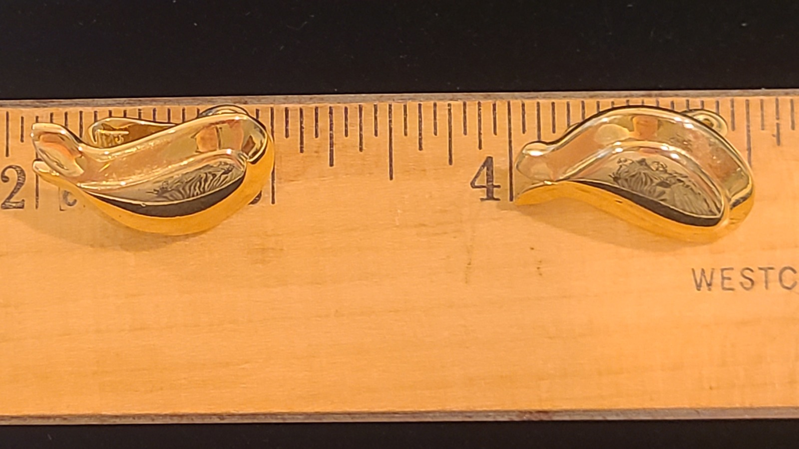 Monet Vintage Gold Tone Teardrop Shape Clip-On Earrings Item image 6