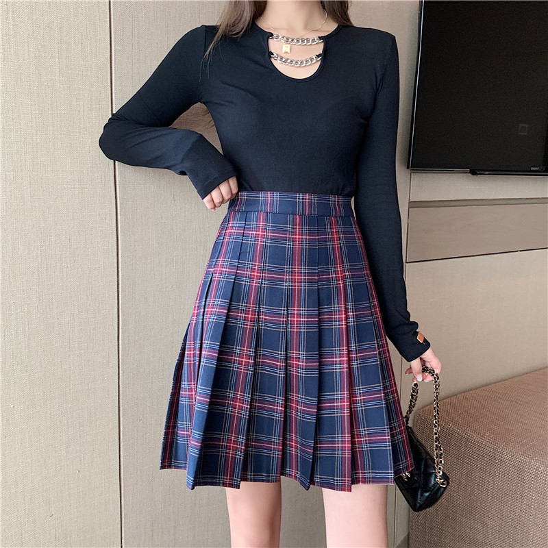 Knee length plaid skirt navy black  4 