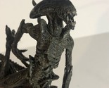 Alien Versus Predator Toy Missing Base T7 - $12.86