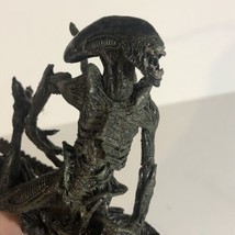 Alien Versus Predator Toy Missing Base T7 - £10.13 GBP