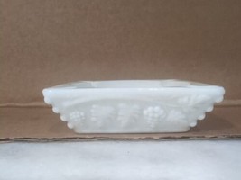 Westmoreland Vintage White Milk Glass Grape Leaf Ash Tray with Dots  5&quot; w/Mark - £7.88 GBP