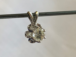 14K White Gold Diamond Pendant .8g Fine Jewelry 1/4 CT Charm - £142.40 GBP