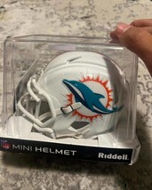 Autographed Riddell Tyreek Hill mini helmet Miami Dolphins - £179.92 GBP