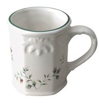 Pfaltzgraff Winterberry Sculpted Mug - £21.13 GBP