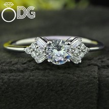 3.00 CTW Round Cut Moissanite Engagement Ring in S925 Sterling Silver - $4,170.00 MXN