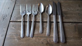 Oneida Community Tudor Plate ELAINE Silverplate Knives Salad Forks Tea Spoons - £15.56 GBP