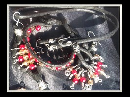 Set - Bracelet, Earrings and Necklace - Abstract Design in Black, Red an... - $1,140.41 MXN