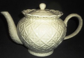 BEAUTIFUL CREAM WHITE PORCELAIN EMBOSSED DIAMOND LATTICE TEAPOT GODINGER - £29.85 GBP