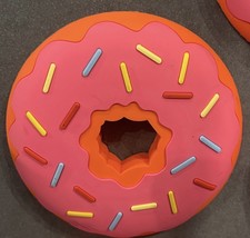 Universal Studios Parks The Simpsons Sprinkled Donut Magnet - €18,07 EUR Universal Studios Parks The Simpsons Sprinkled Donut Magnet - €18,07 EUR