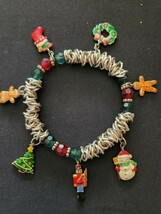 Vtg Christmas Charm Bracelet, Stretchy Beaded Christmas Bracelet.  Snowm... - $29.59 CAD