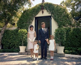 President John F. Kennedy and family dressed for Easter 1963 - New 8x10 Photo - £6.92 GBP